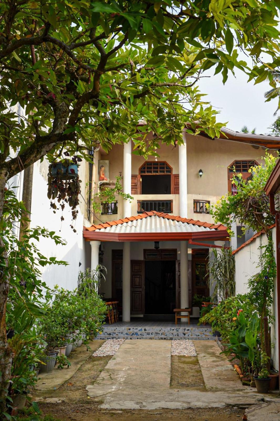 4Ty Two Homestay Galle Bagian luar foto
