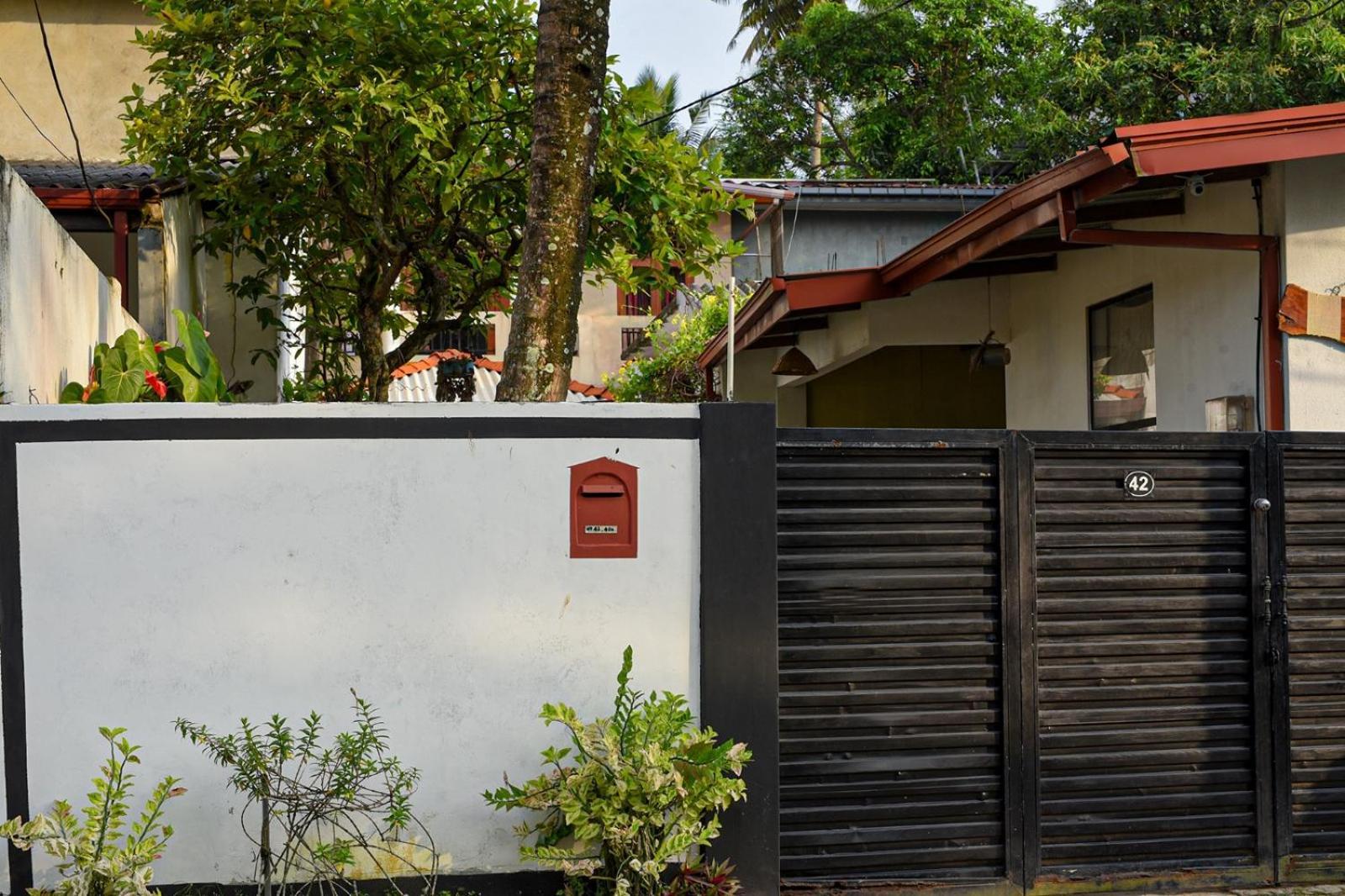 4Ty Two Homestay Galle Bagian luar foto