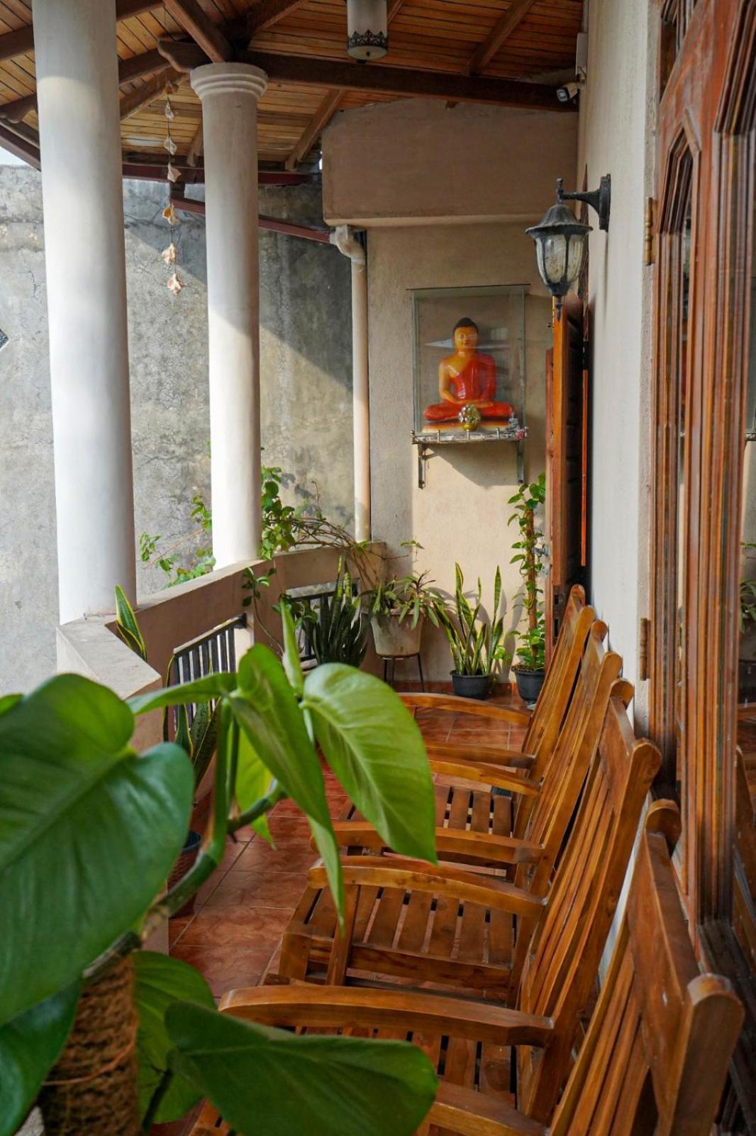 4Ty Two Homestay Galle Bagian luar foto