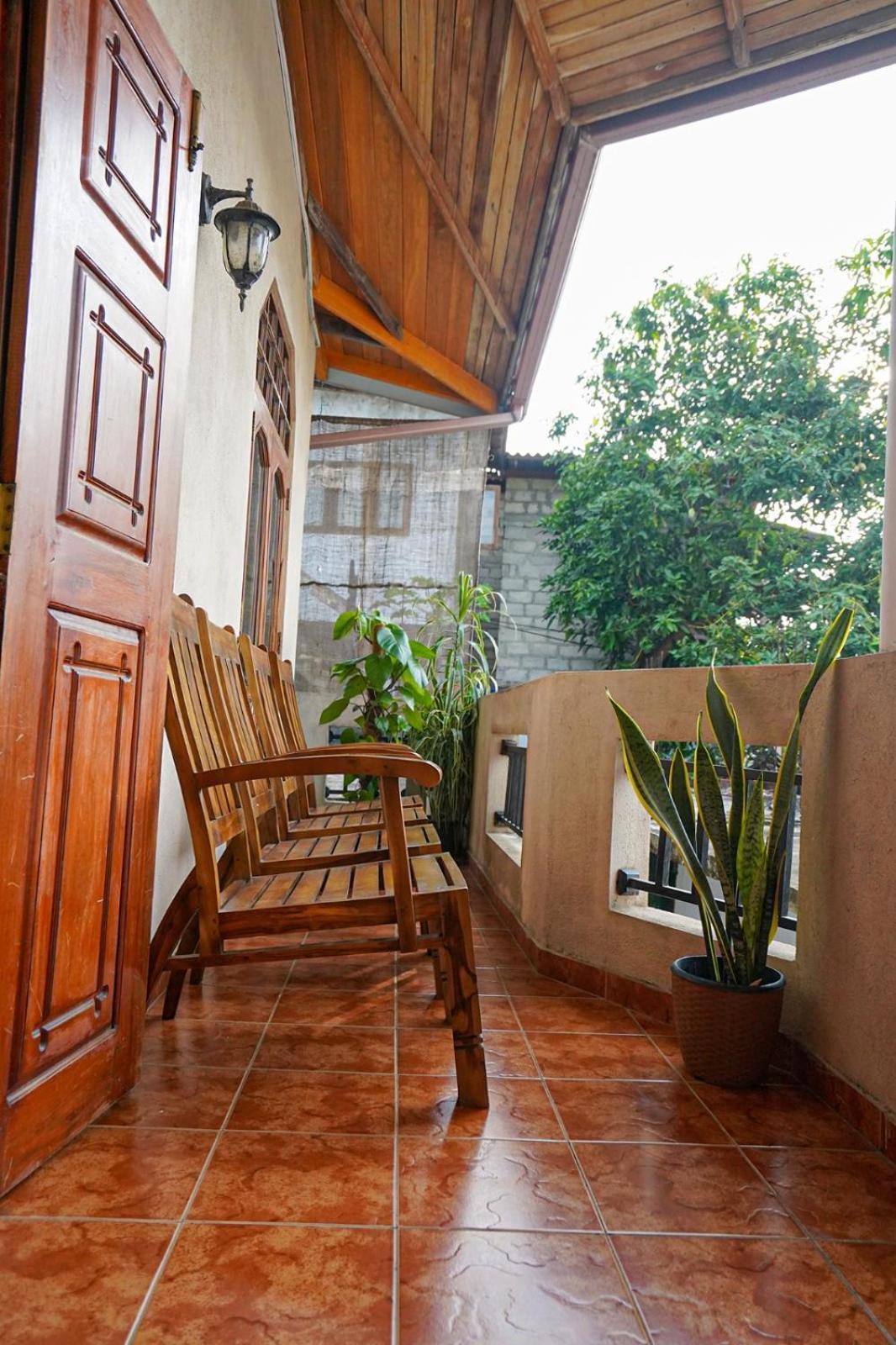 4Ty Two Homestay Galle Bagian luar foto
