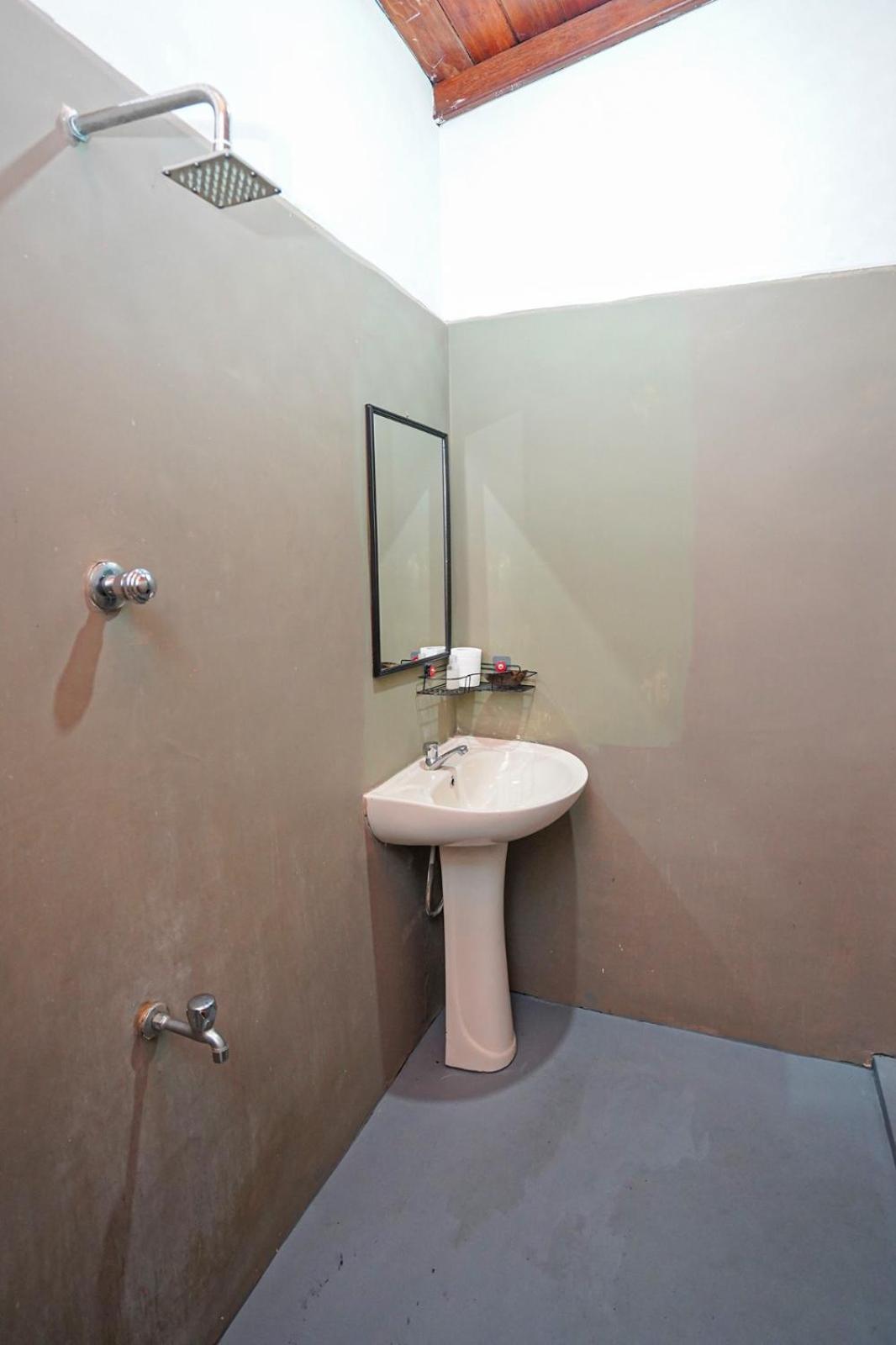 4Ty Two Homestay Galle Bagian luar foto