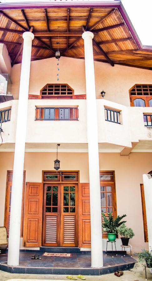 4Ty Two Homestay Galle Bagian luar foto