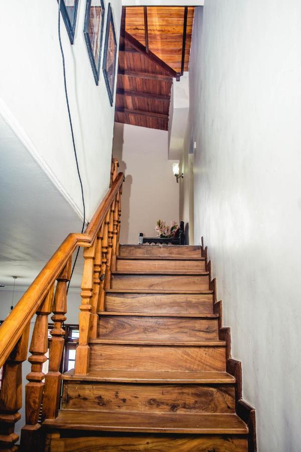 4Ty Two Homestay Galle Bagian luar foto